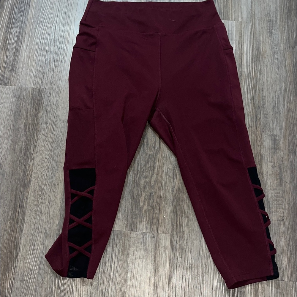 POP Fit Maroon Leggings‎ with Black Label
